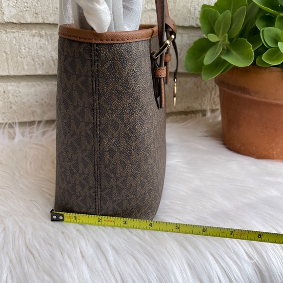 Micheal Kors mini tote - Picture 6 of 9